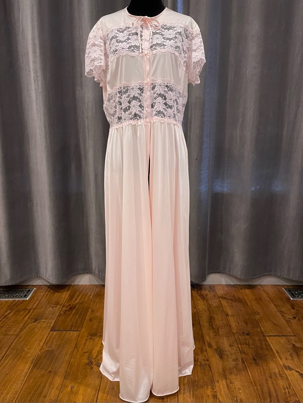 Vintage Elizabeth Gordon nightgown
